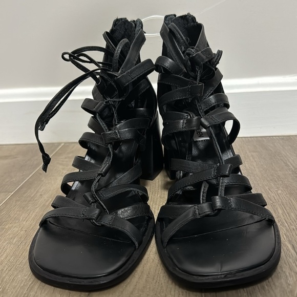 NEW! Steve Madden Black Leather Cherri Strappy Sandal - Size 7.5 - Picture 6 of 16